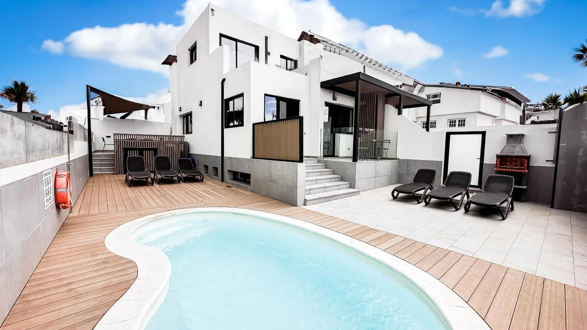 Villa Jarea Private Pool Corralejo By Holidays Home联系方式